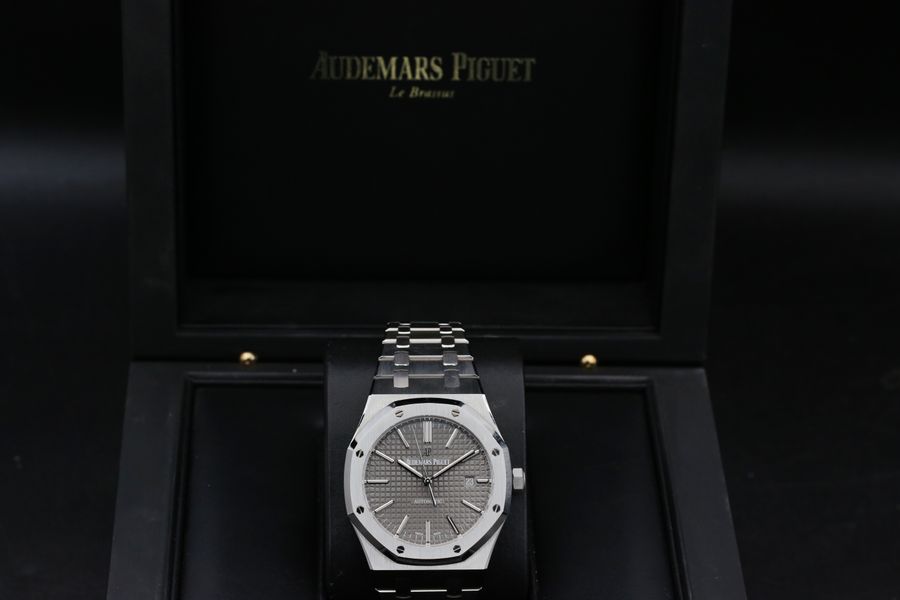 Audemars Piguet Royal Oak 15400ST.OO.1220ST.04